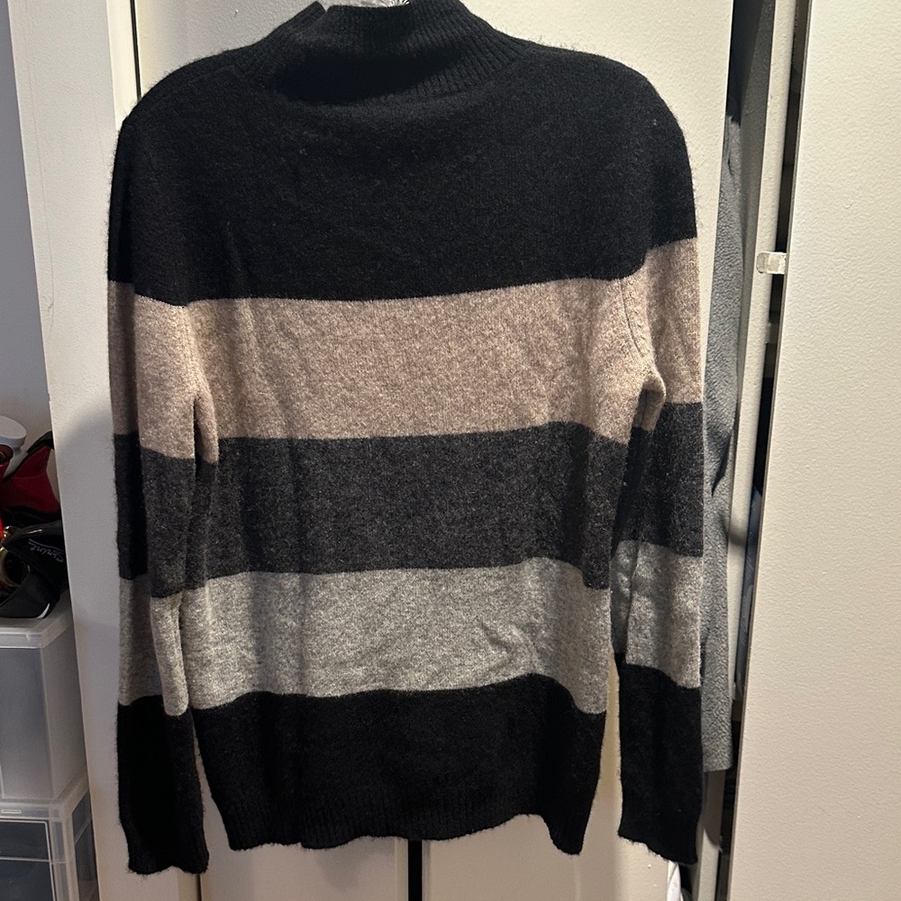 Bloomingdale's Women’s Crewneck Sweater in Black, Gray, and Cream - Picture 4 of 4